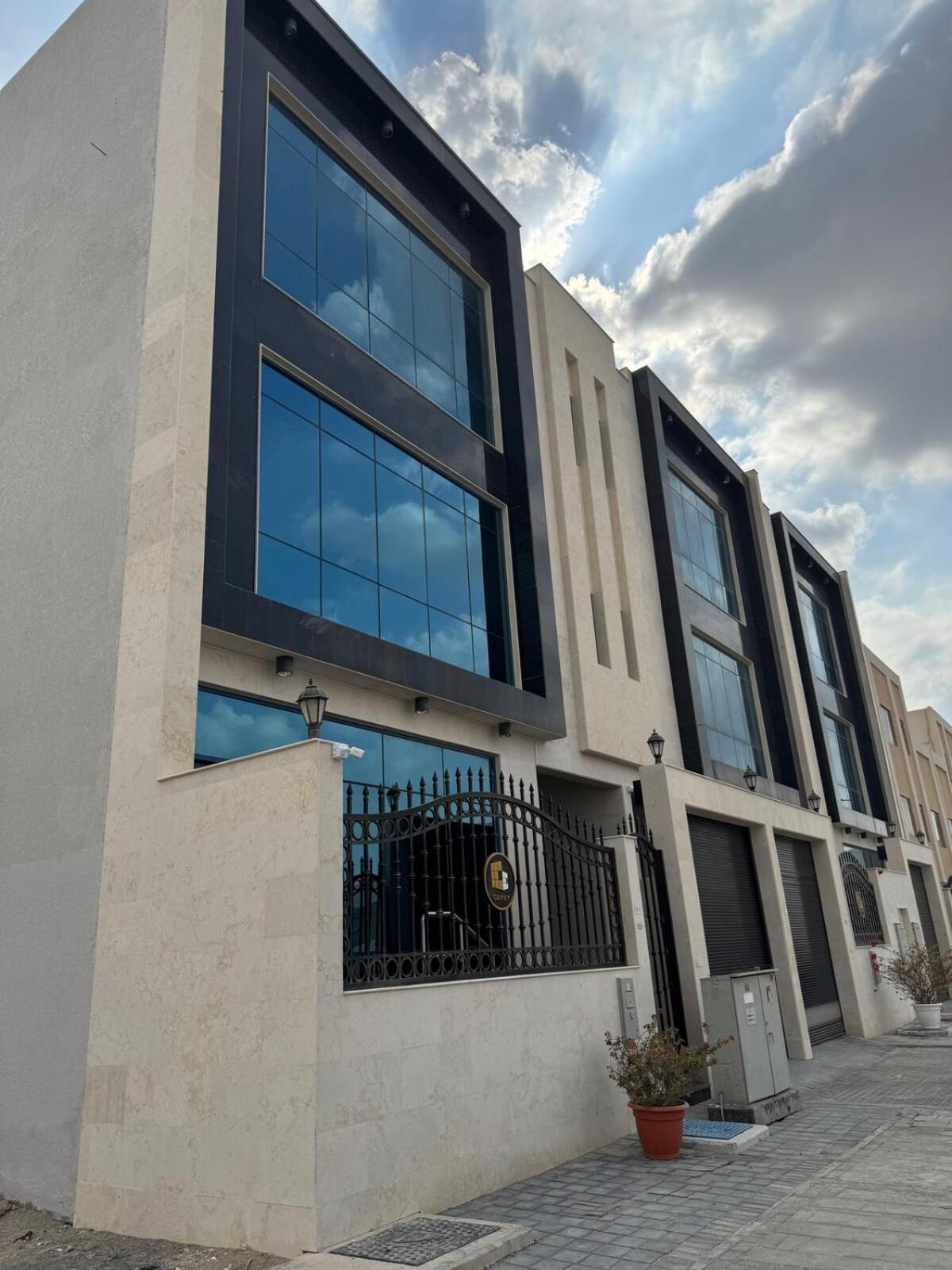 Luxurious 6 Bedroom In Abu Dhabi- Group Getaway Villa *