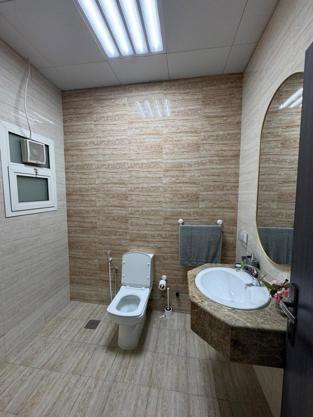 Luxurious 6 Bedroom In Abu Dhabi- Group Getaway Abou Dabi